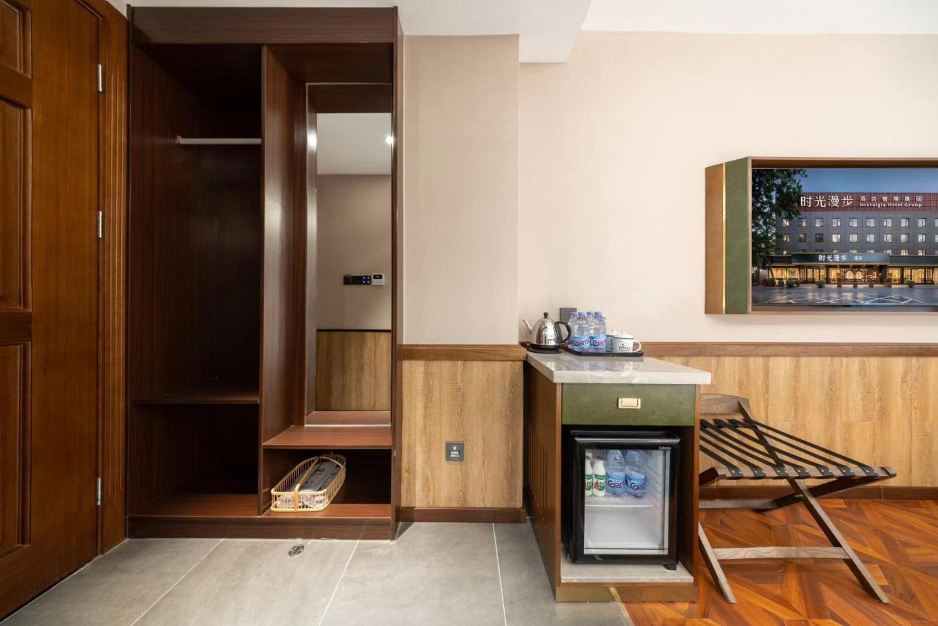 Nost Algia Hotel Near Beijing Panjiayuan Antique Market- Beijing Happy Valley, Cbd, China Zun And Sanlitun, Tian'Anmen Square, Free Ice Cream, Mineral Water, Coffee, Snacks And Laundry Service, Free Gymnastic, English Communication Well Екстер'єр фото